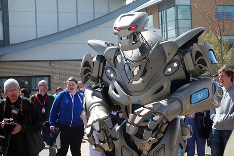 src-titan-the-robot-13.jpg
