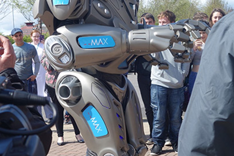 src-titan-the-robot-2.jpg