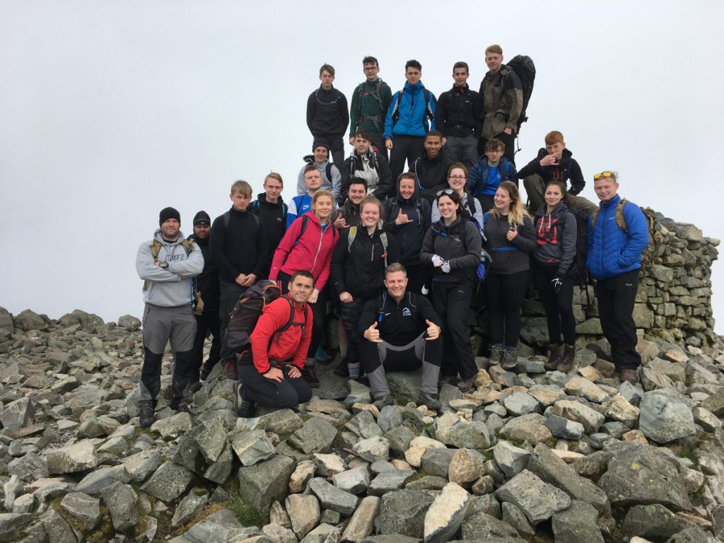 Lakes expedition tests students’ grit